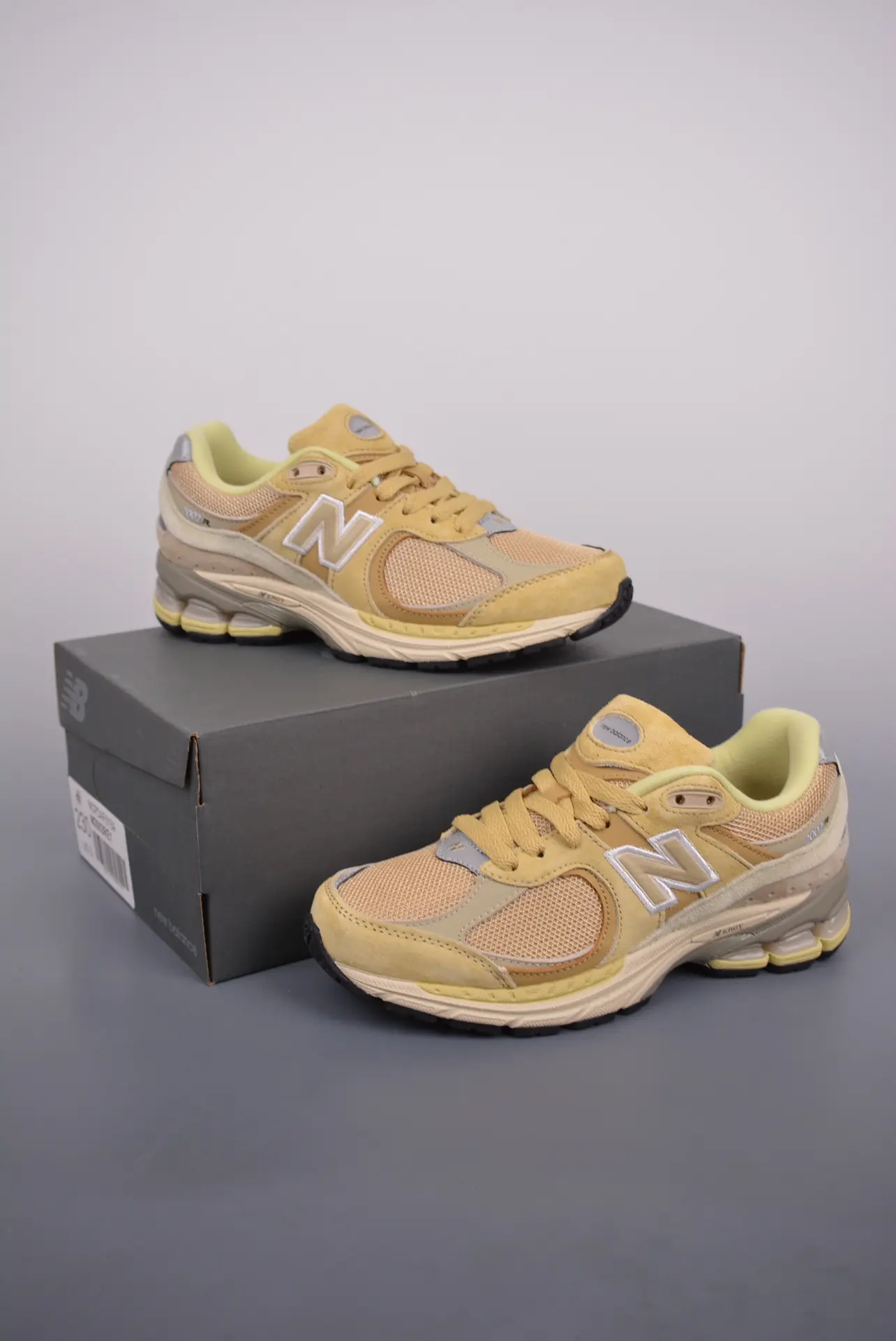 New Balance AURALEE x 2002R Sand Replica Review: Stylish Comfort | YtaYta