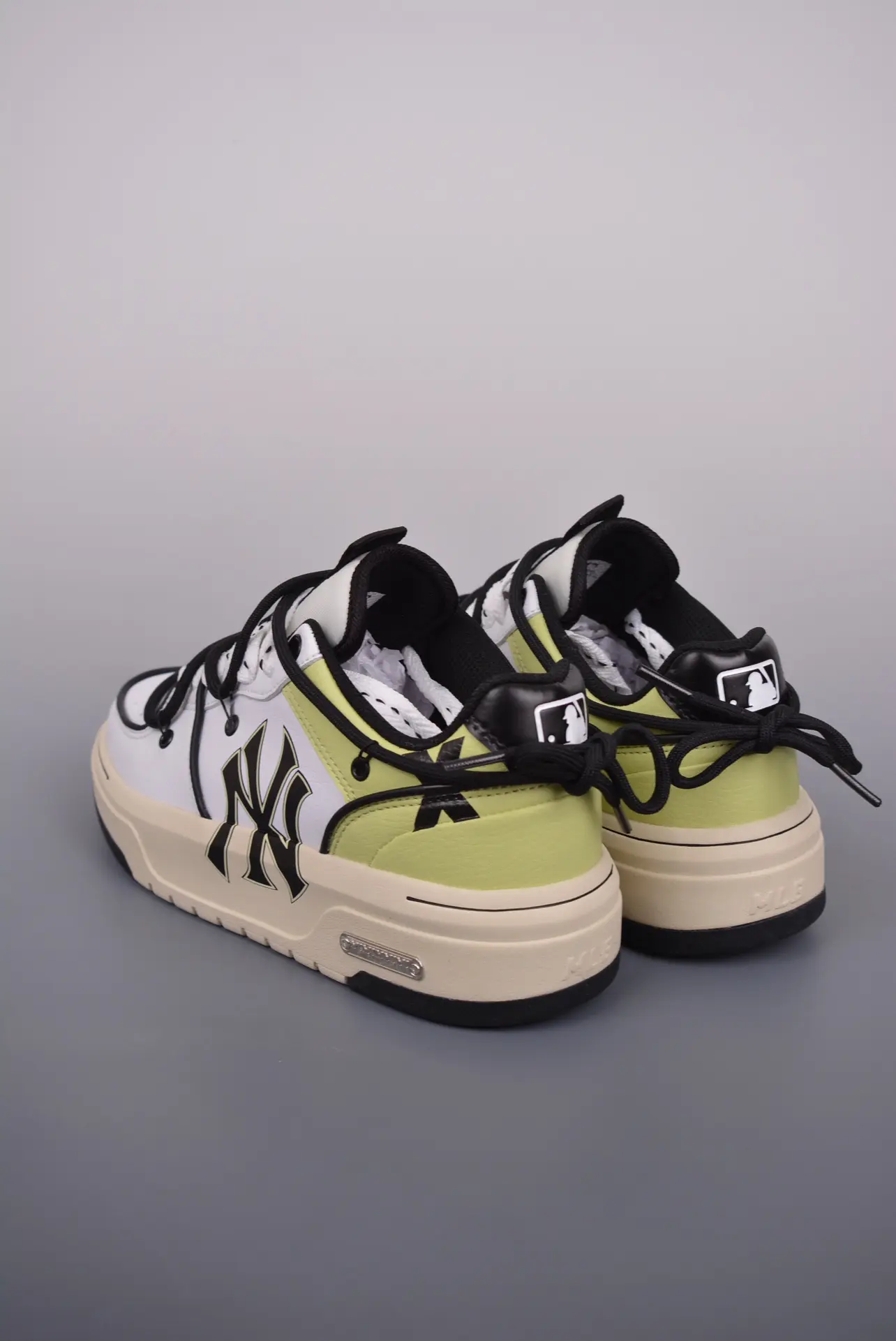 Replica Yeezy 18#RAP Shoes Review: Stylish and Affordable Alternatives | YtaYta