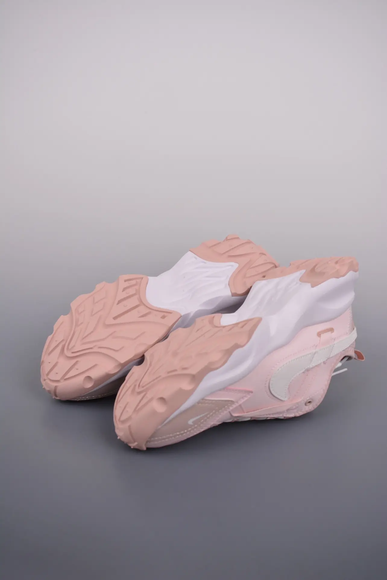 Nike TC 7900 in Pink White: The Perfect Blend of Style and Comfort | YtaYta