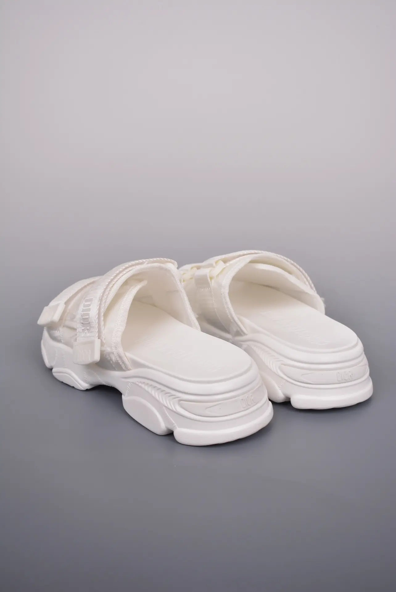 Dior White D-Wander Slide Replica - Stylish and Affordable | YtaYta