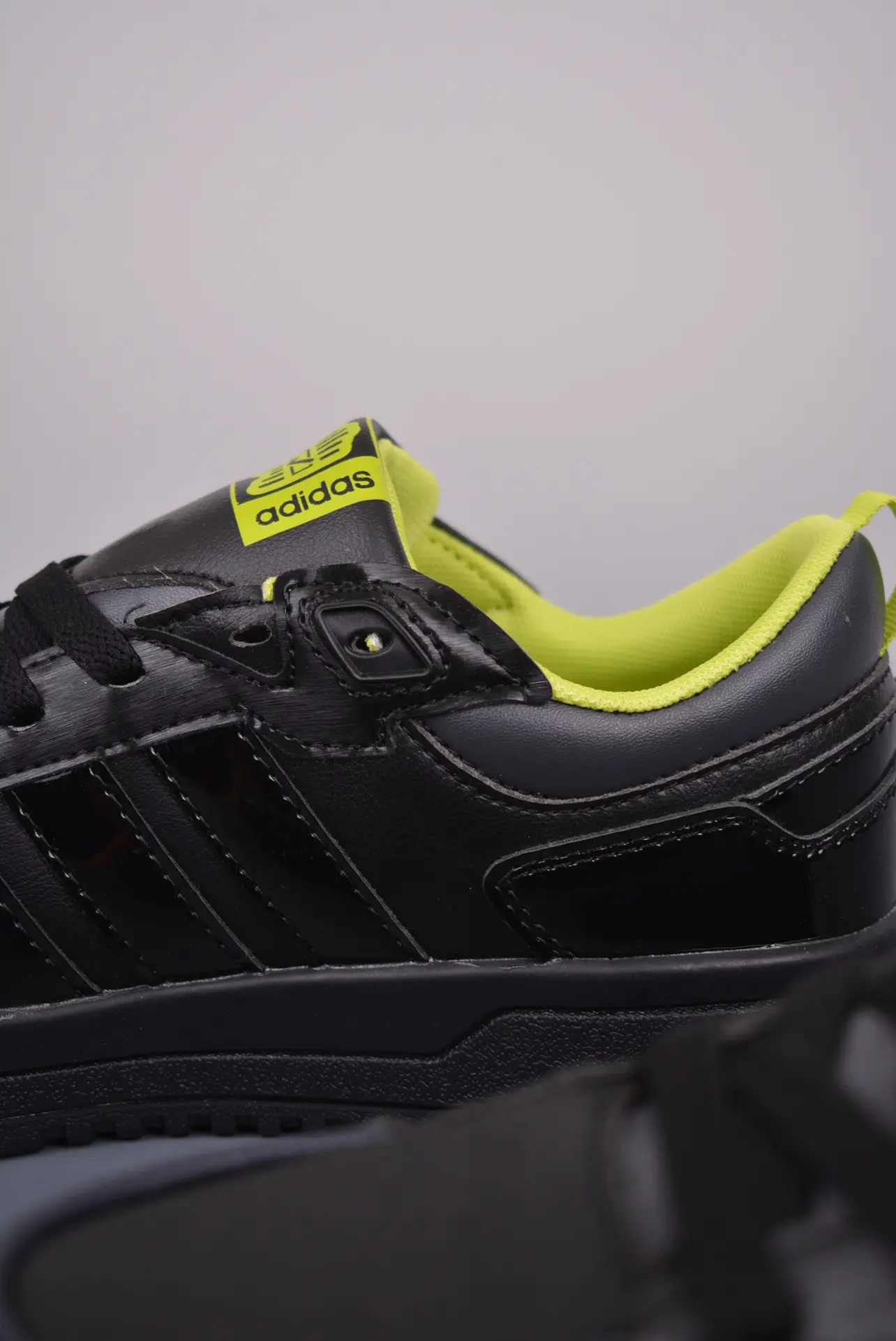 Adidas 100DB 'Black Solar Yellow' Replica Review: A Comprehensive Guide | YtaYta