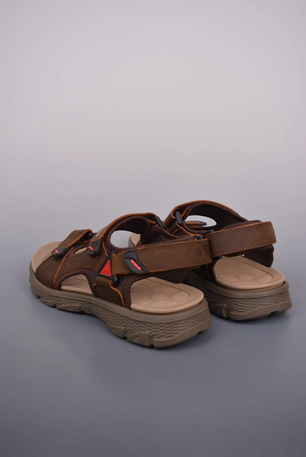 Exploring the World of Replica Ecco Sandals: A Detailed Analysis | YtaYta