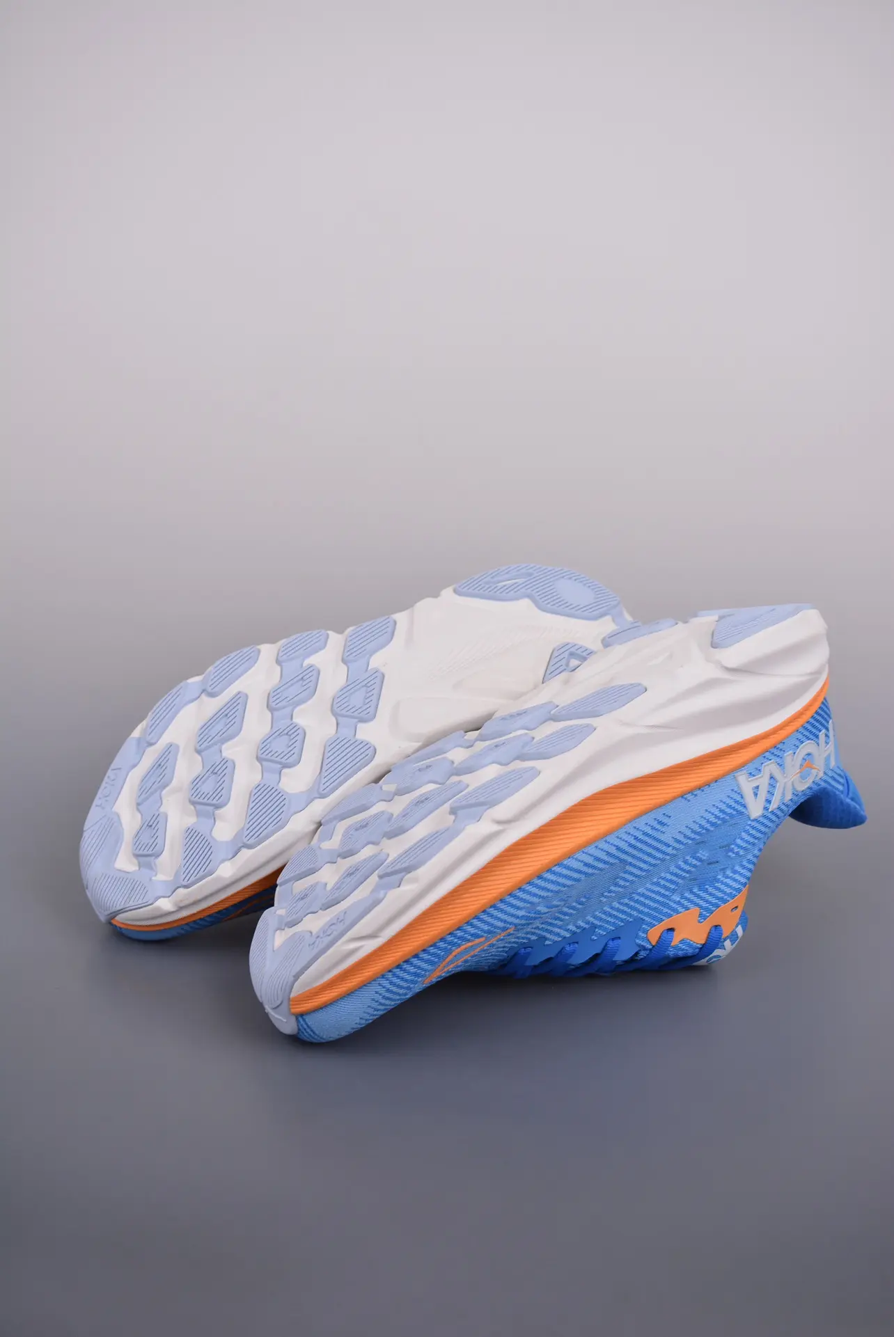 Hoka One One Clifton 9 Men's Running Shoes Review: Comfort, Style, and Performance | YtaYta