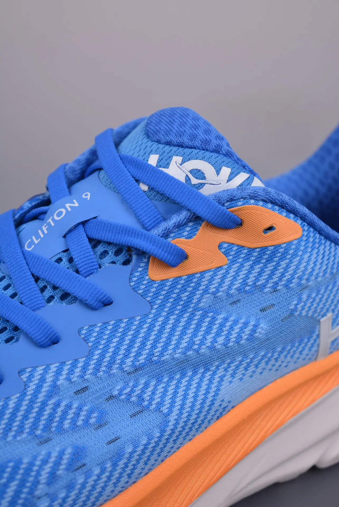 Hoka One One Clifton 9 Men's Running Shoes Review: Comfort, Style, and Performance | YtaYta