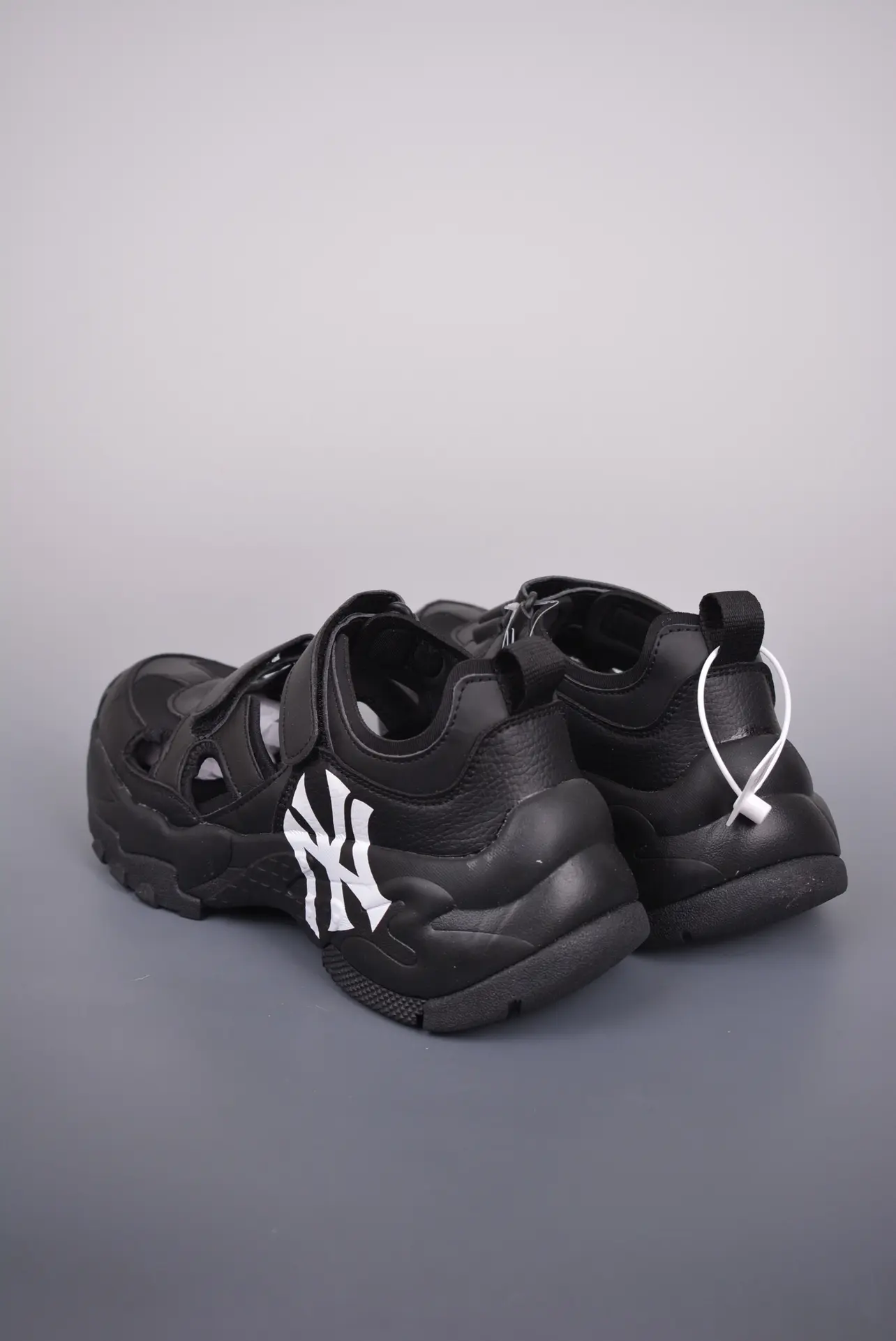 MLB Big Ball Chunky Mask York Yankees Sandal Shoes - A Comprehensive Review | YtaYta