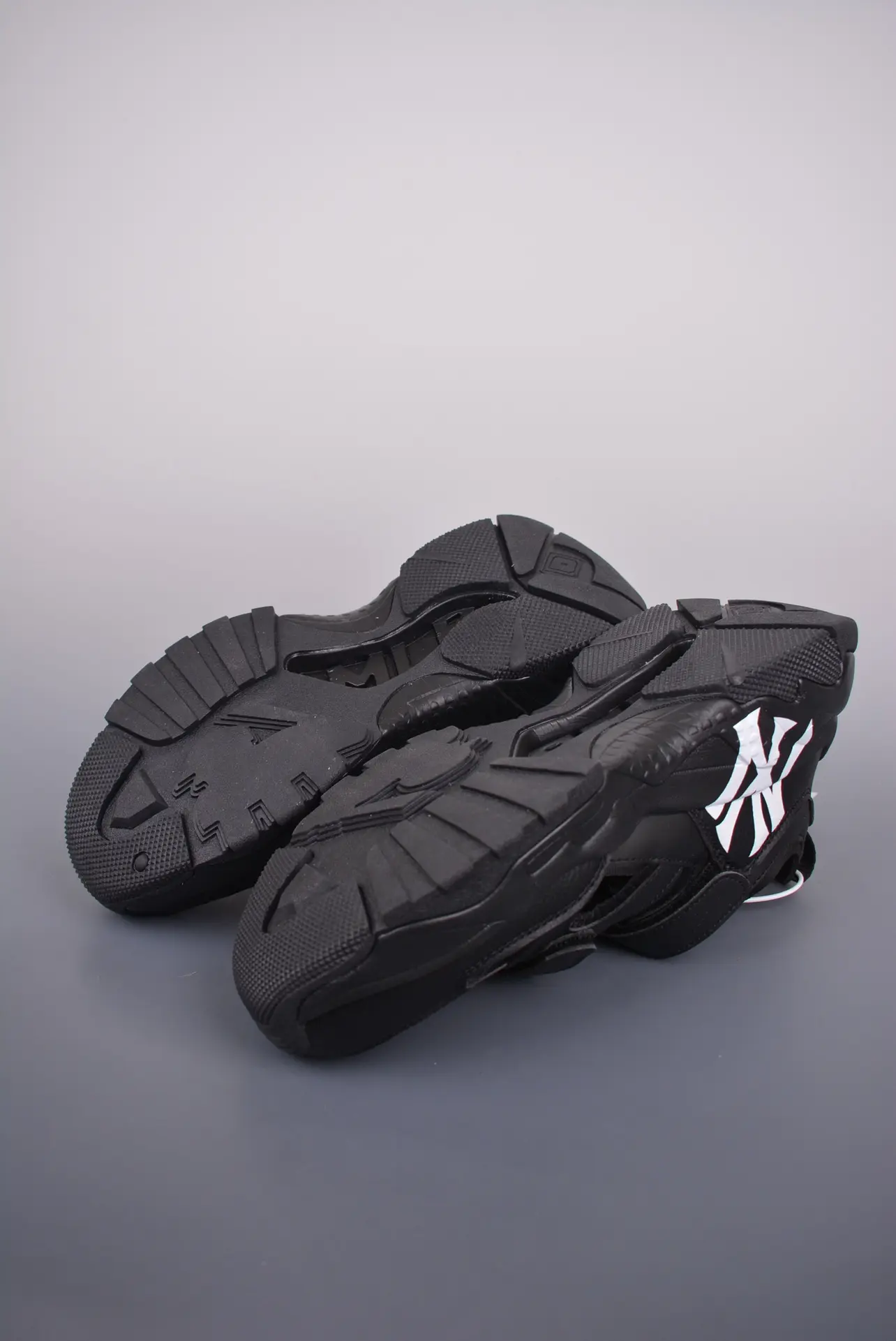 MLB Big Ball Chunky Mask York Yankees Sandal Shoes - A Comprehensive Review | YtaYta