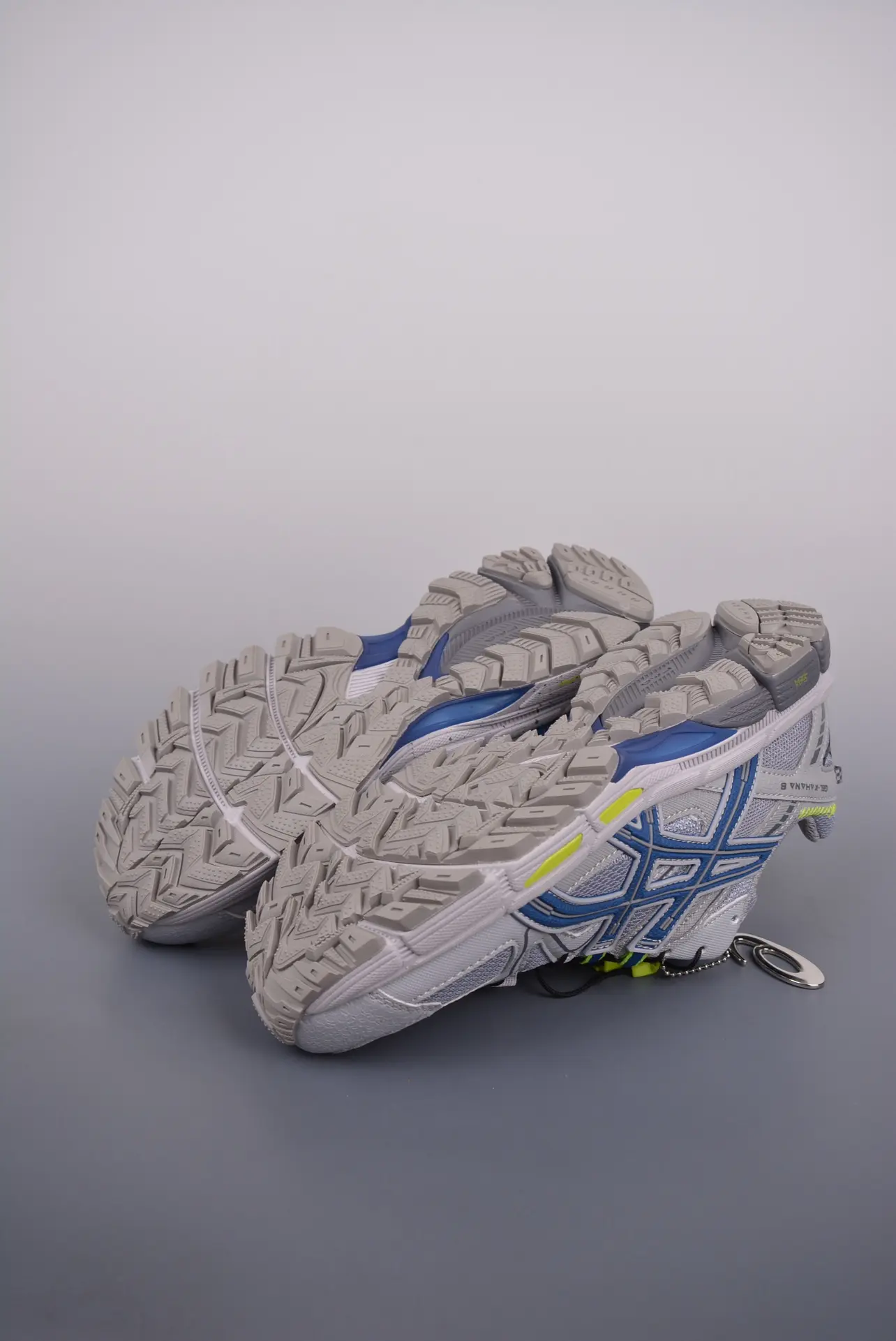 ASICS Gel-Kahana 8 Replica in Grey/Blue: Trail Running Shoes Review | YtaYta