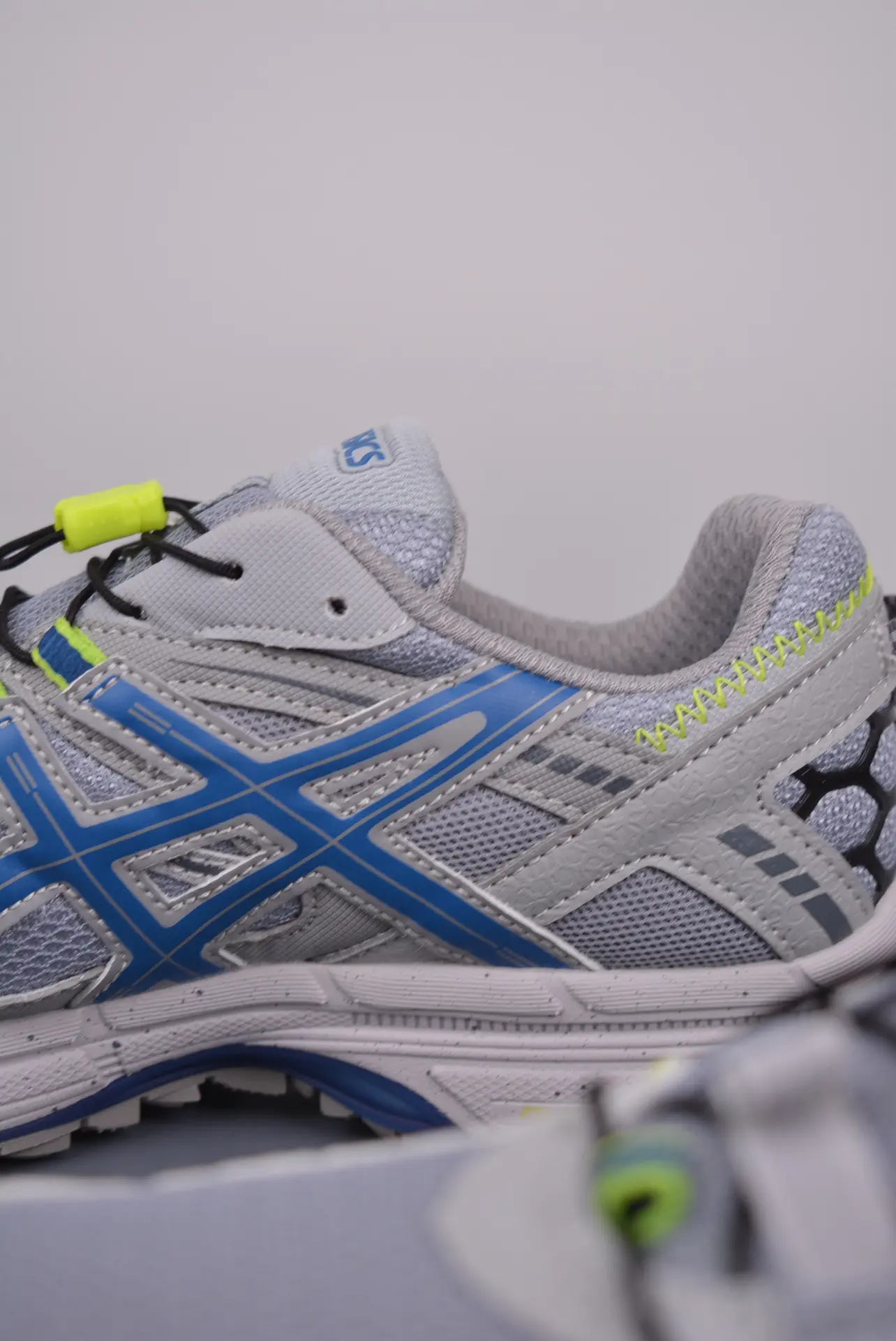 ASICS Gel-Kahana 8 Replica in Grey/Blue: Trail Running Shoes Review | YtaYta