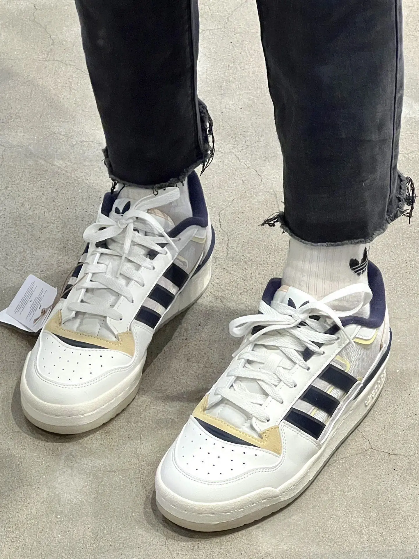 Adidas Forum Exhibit Low Off White Shadow Navy Replica: Quality and Style at an Affordable Price | YtaYta