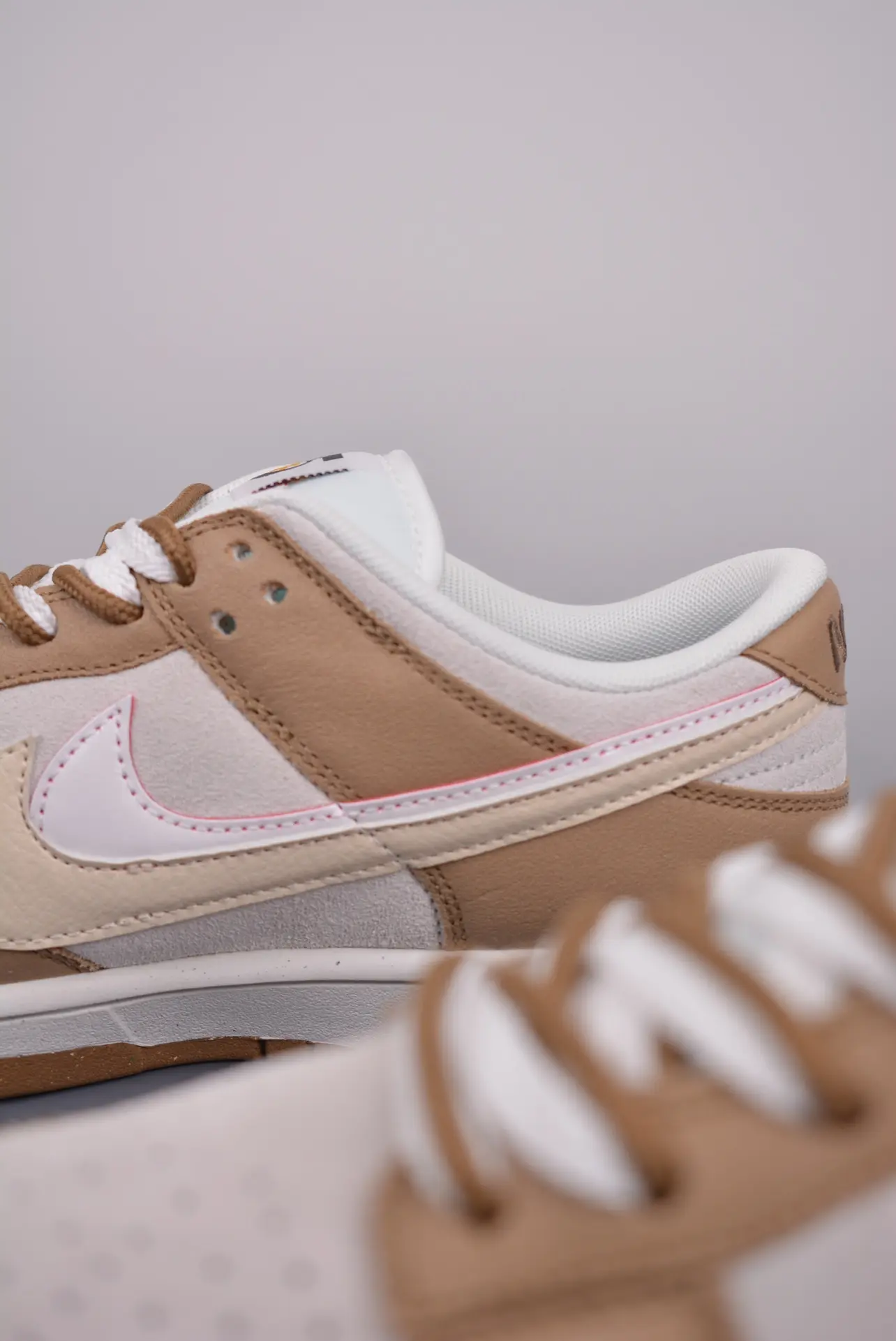 Nike SB Dunk LOW Trainer - Leather Pink for Women (Replica) | YtaYta