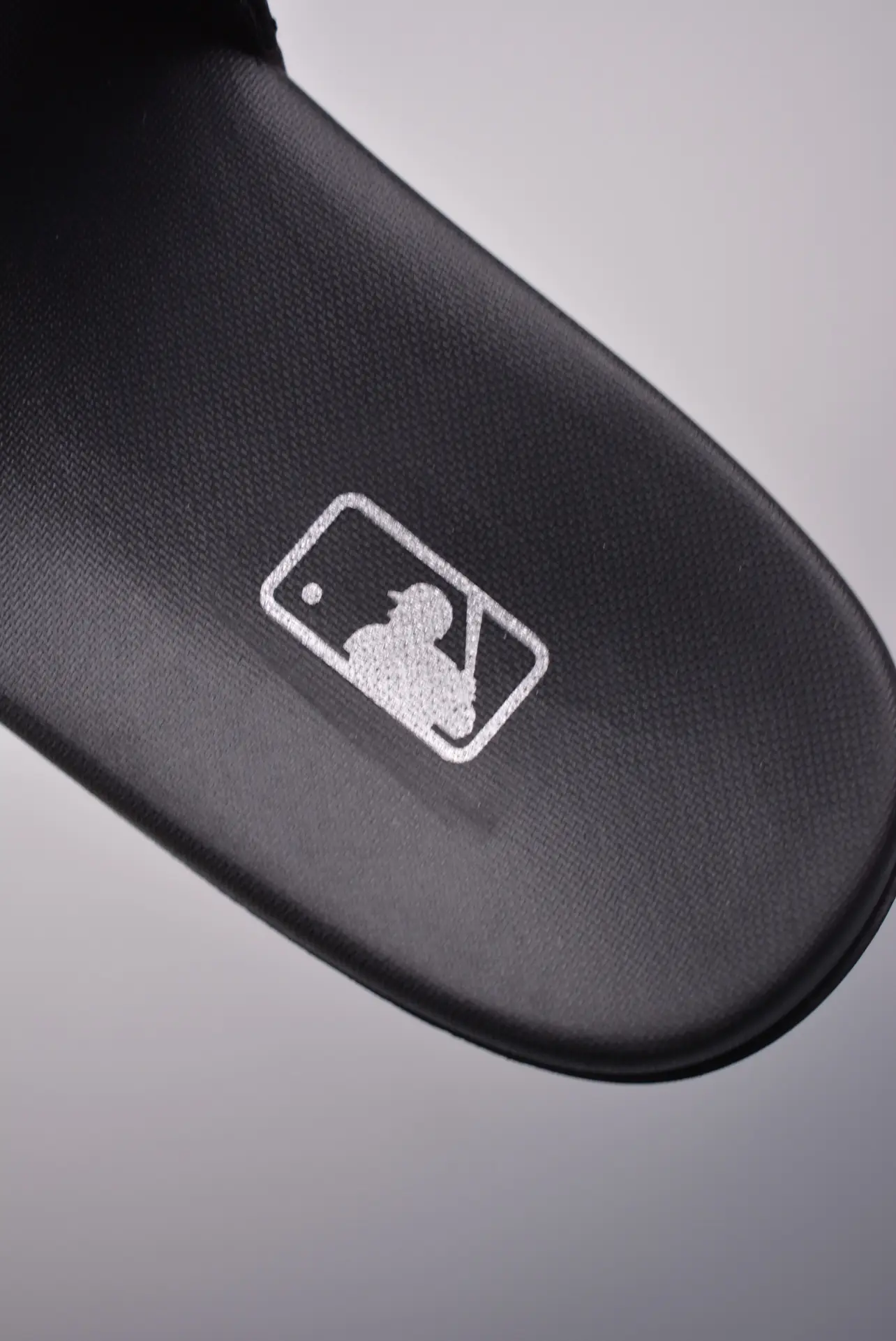 New York Yankees Replica Slides - Fashionable Comfort for Every Fan | YtaYta