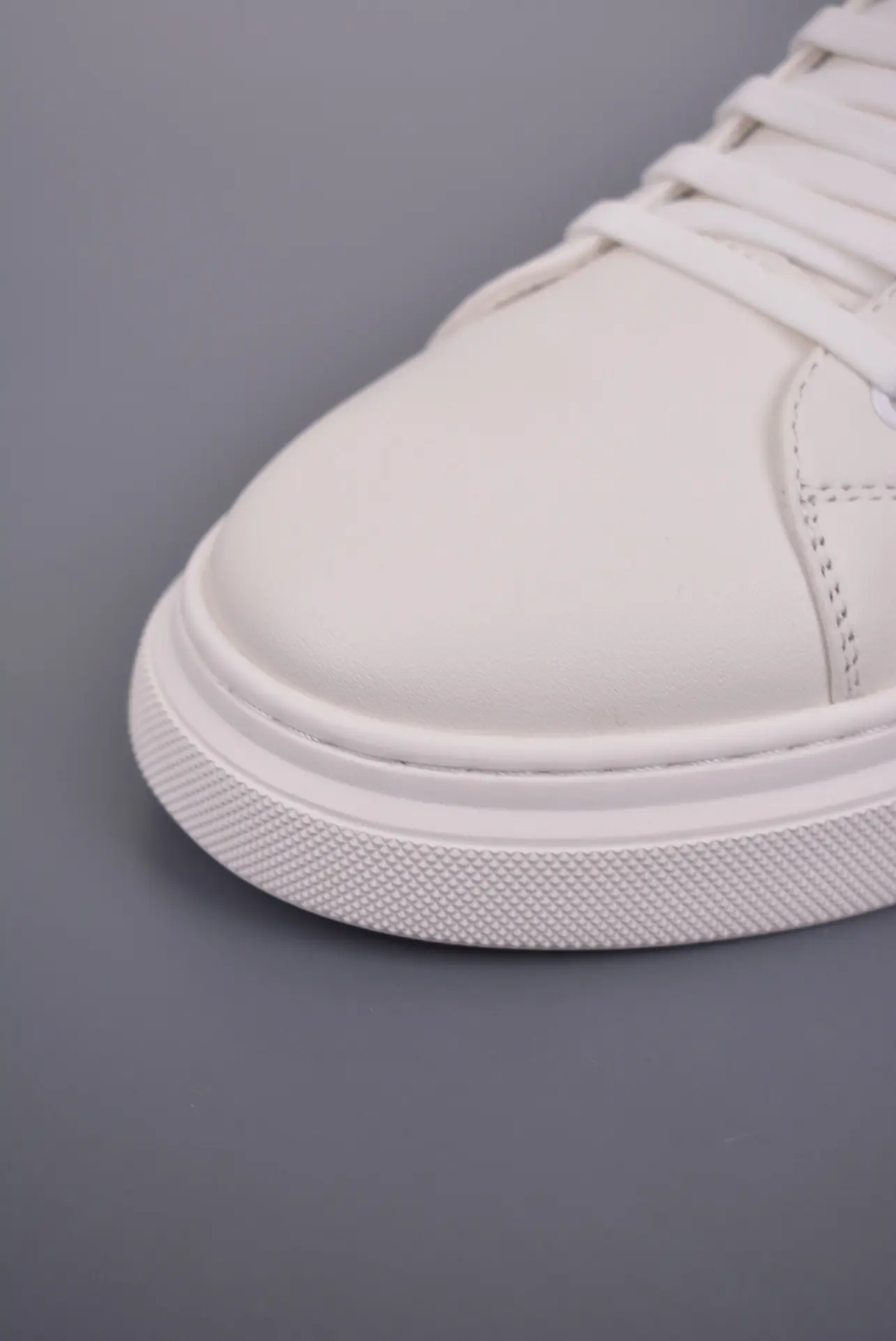 Louis Vuitton Marseille 21 Unisex Recycled Vegan Trainers - Polar White Zach Footwear: A Luxurious Alternative | YtaYta