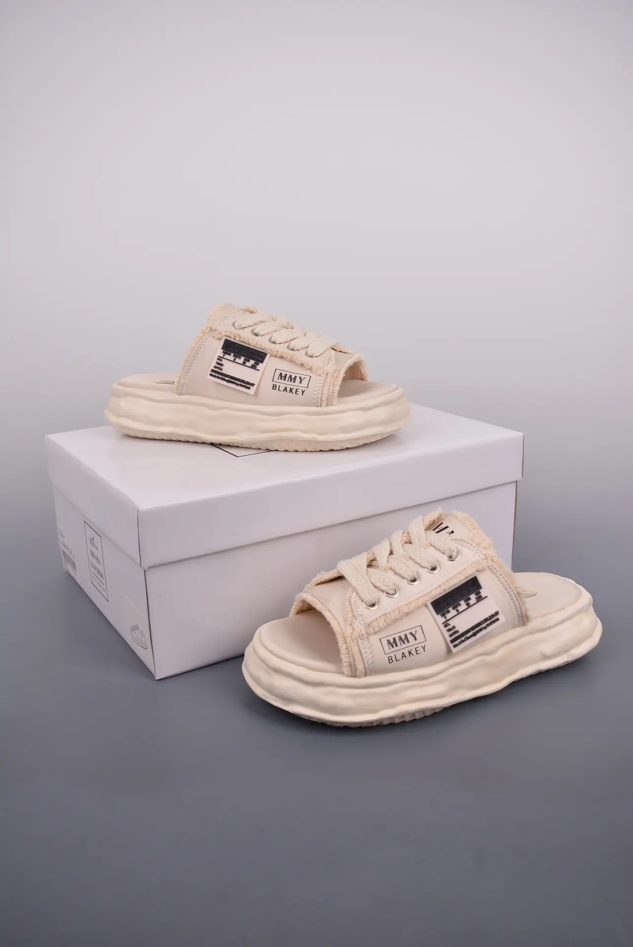 Maison Mihara Yasuhiro Wayne Graffiti Platform Slippers - Replicas | YtaYta