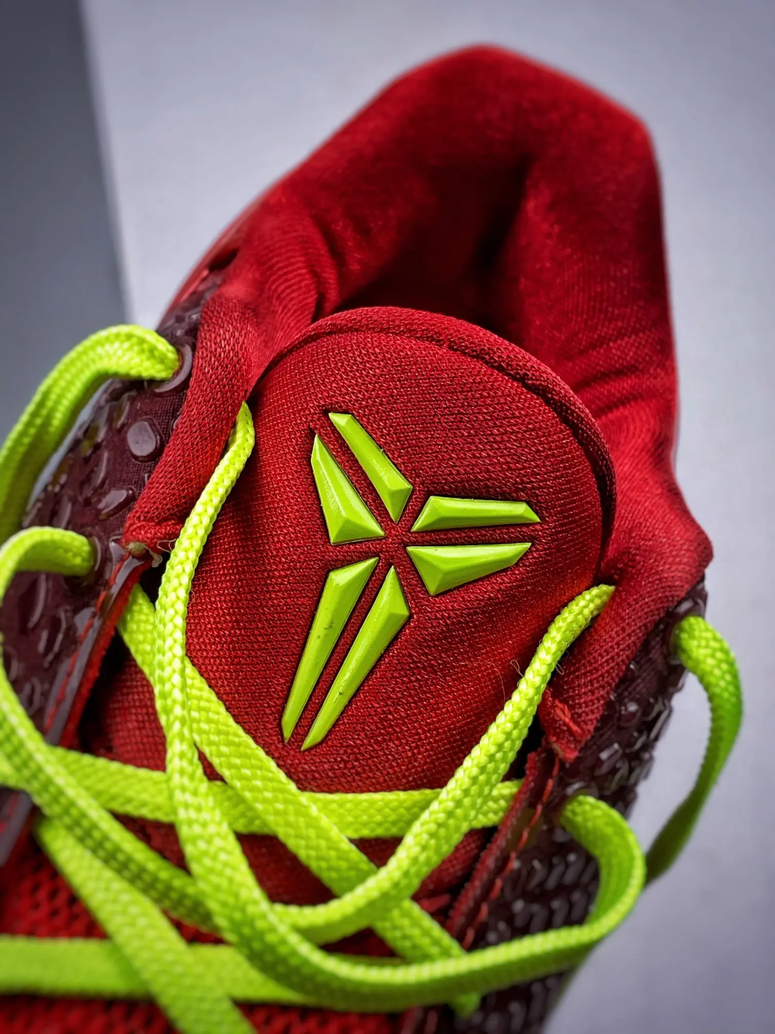 Kobe 6 Protro 'Reverse Grinch' - A Comprehensive Look at the Replica Sneaker | YtaYta