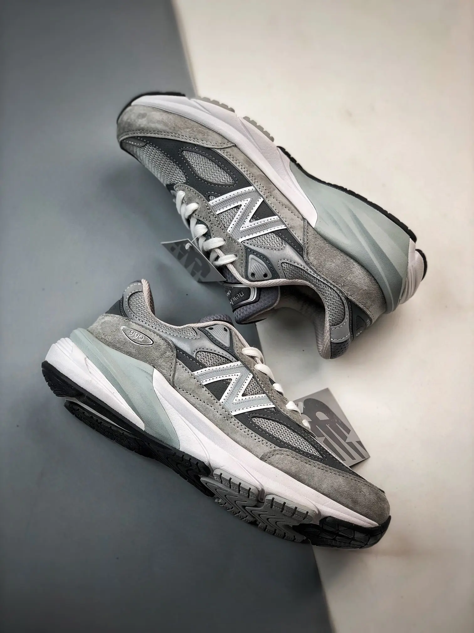 Authenticity and Craftsmanship: Exploring the New Balance 990v6 - Grey | YtaYta