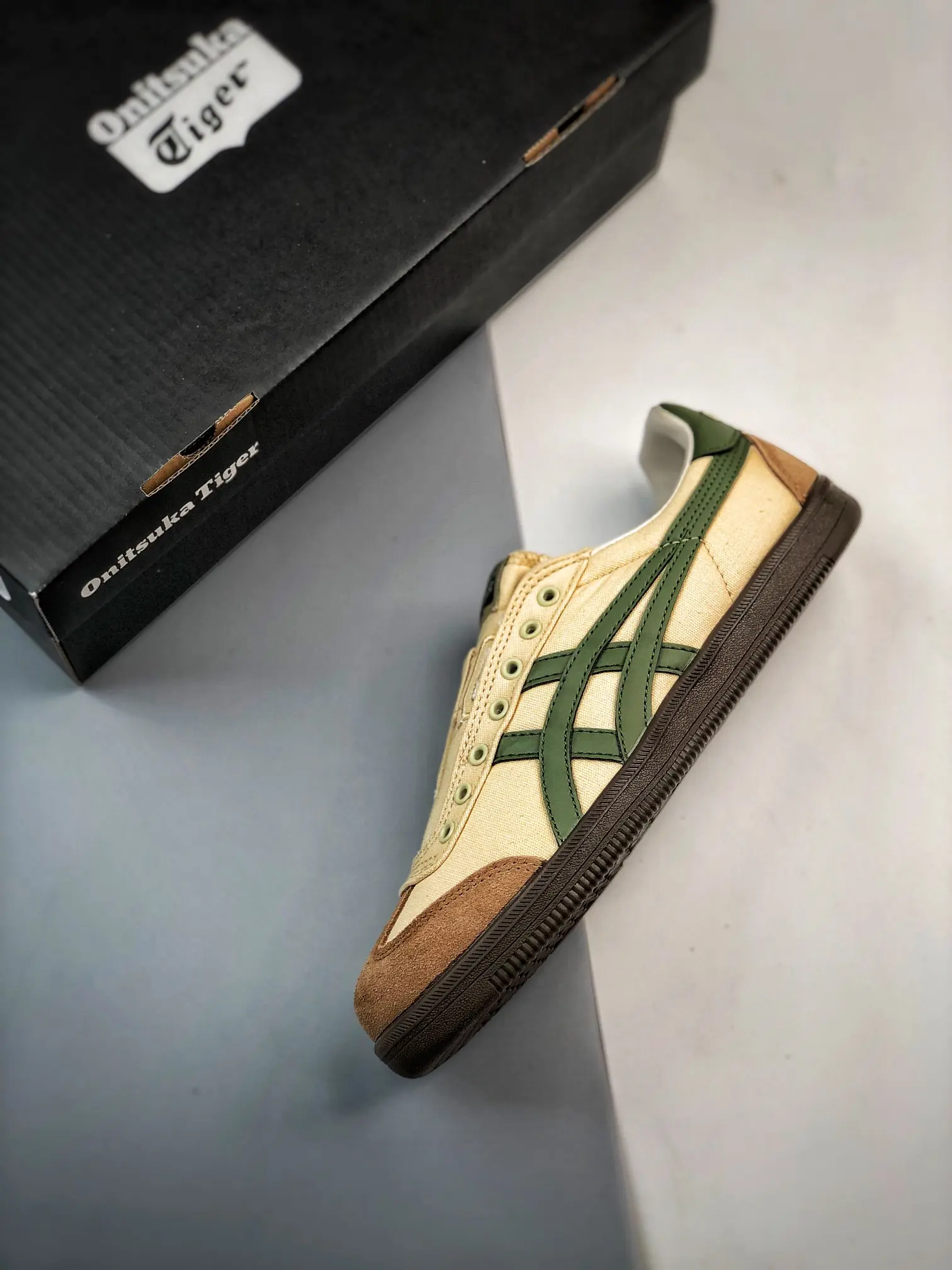 Onitsuka Tiger Tokuten Beige Green Replica: Affordable Style | YtaYta