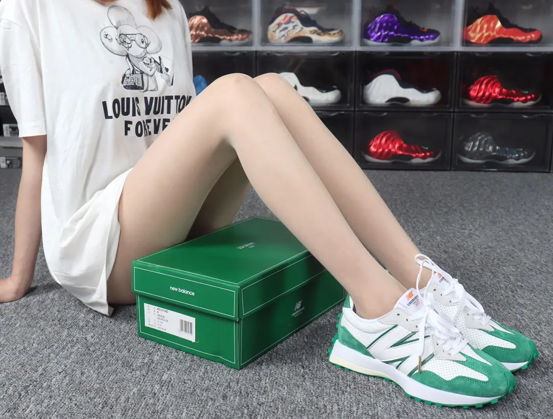 New Balance x Casablanca 327 Replicas: Stylish Green Retro Sneakers | YtaYta