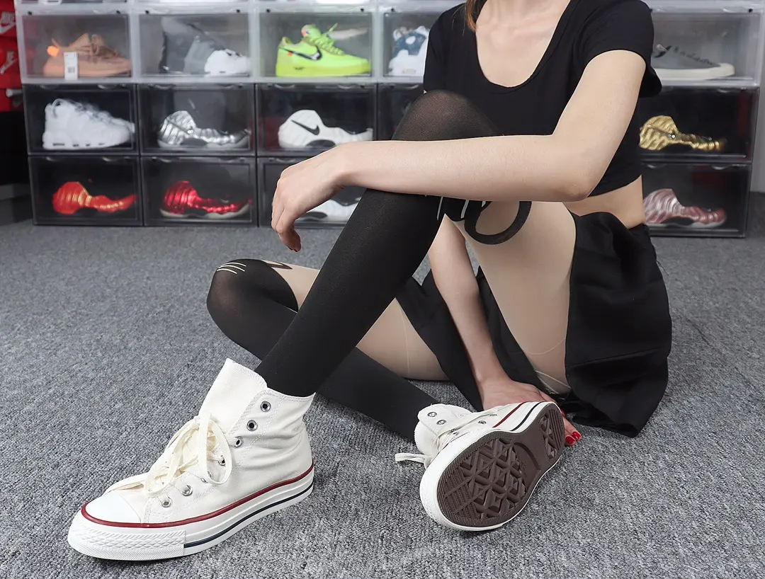 White Fake Replica Converse Sneakers: Stylish Yet Controversial | YtaYta