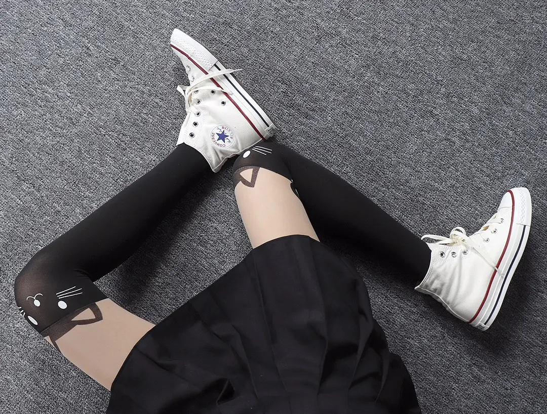 White Fake Replica Converse Sneakers: Stylish Yet Controversial | YtaYta