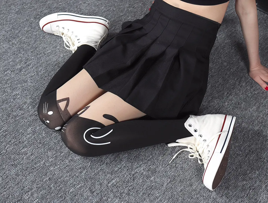 White Fake Replica Converse Sneakers: Stylish Yet Controversial | YtaYta