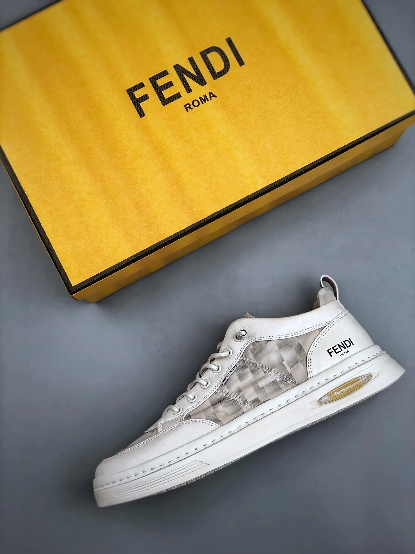 Men's Replica Fendi Low-Top Sneakers - White | YtaYta