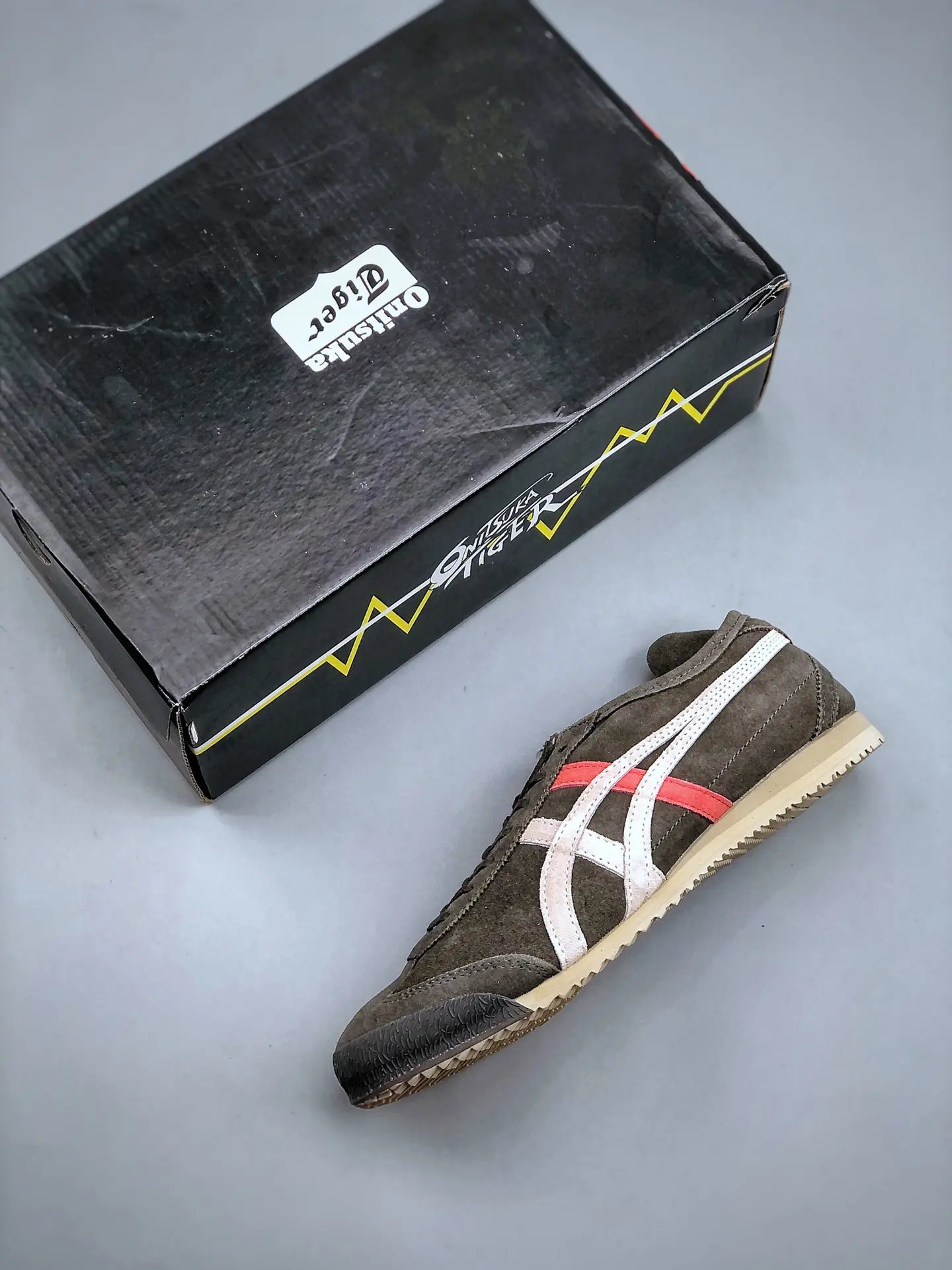 Discovering the Charm of Replica Onitsuka Tiger Mexico 66 SD Shoes | YtaYta