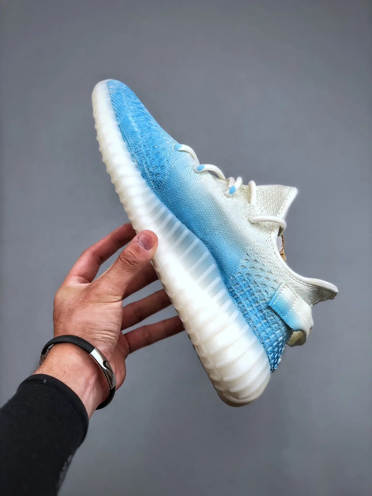 DIY Customization and Replica Adidas Yeezy Boost 350 V2: A Comprehensive Guide | YtaYta