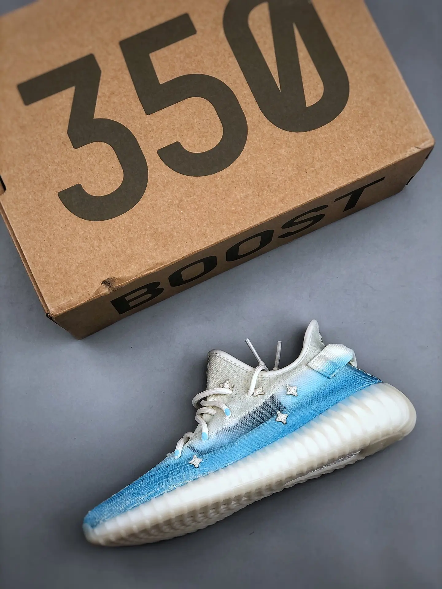 DIY Customization and Replica Adidas Yeezy Boost 350 V2: A Comprehensive Guide | YtaYta