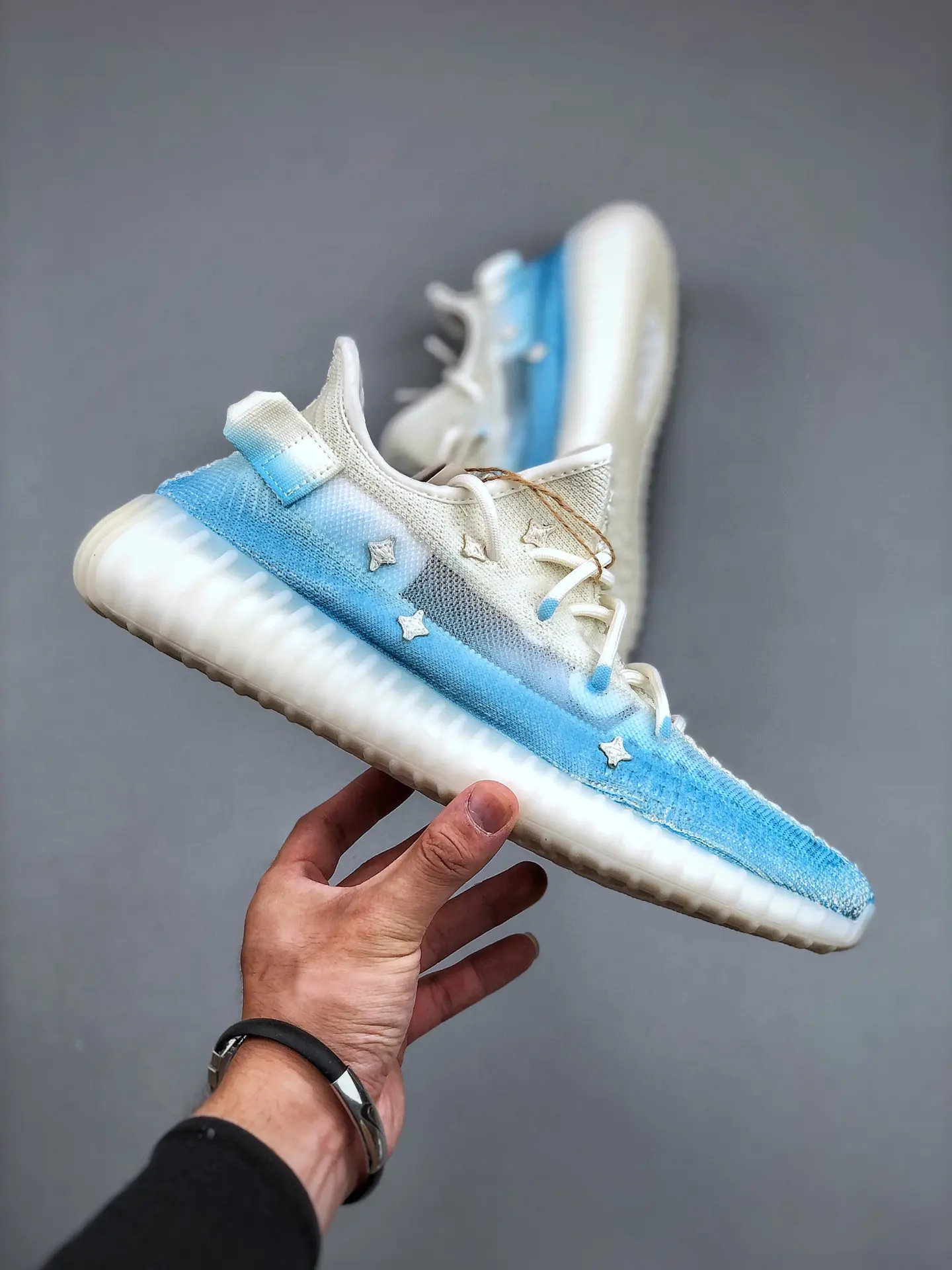 DIY Customization and Replica Adidas Yeezy Boost 350 V2: A Comprehensive Guide | YtaYta