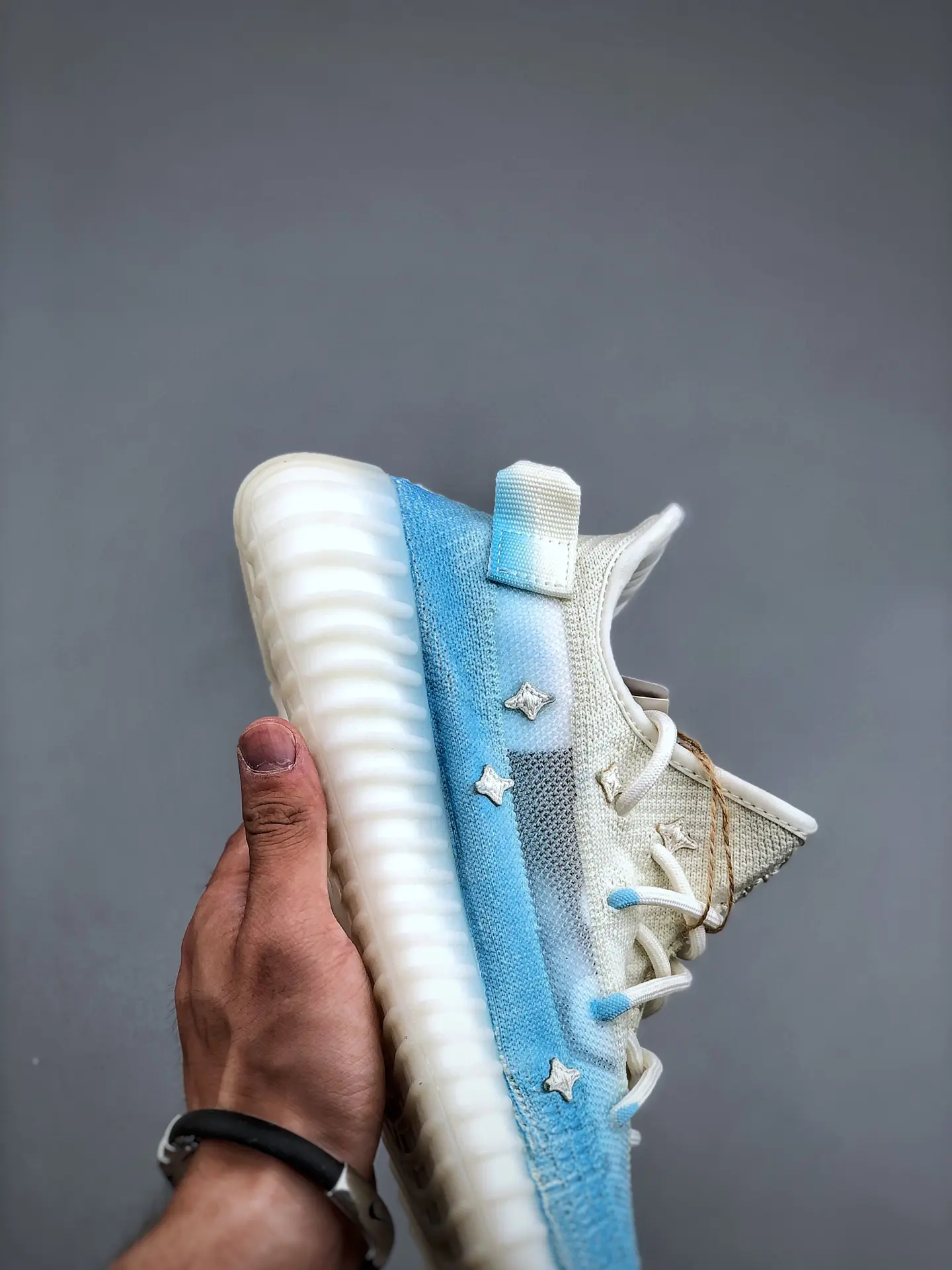 DIY Customization and Replica Adidas Yeezy Boost 350 V2: A Comprehensive Guide | YtaYta