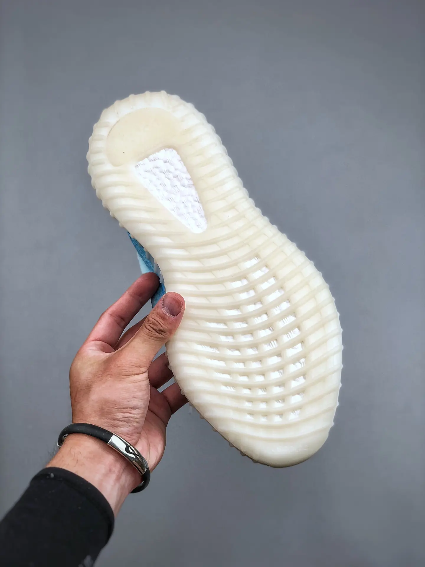 DIY Customization and Replica Adidas Yeezy Boost 350 V2: A Comprehensive Guide | YtaYta