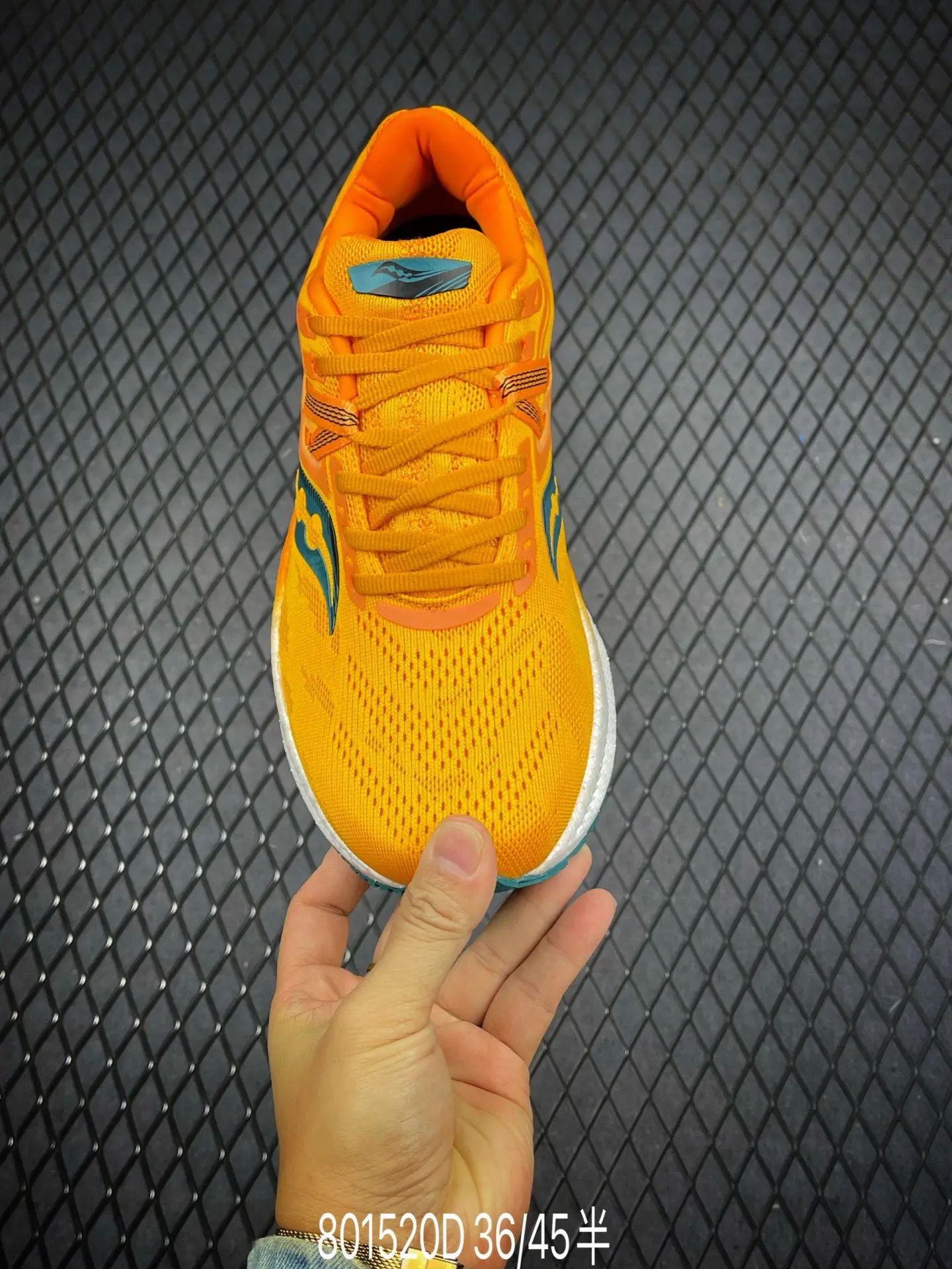 Saucony Triumph 20 Gold Men’s Running Shoe Review: The Ultimate Fake or Replica? | YtaYta