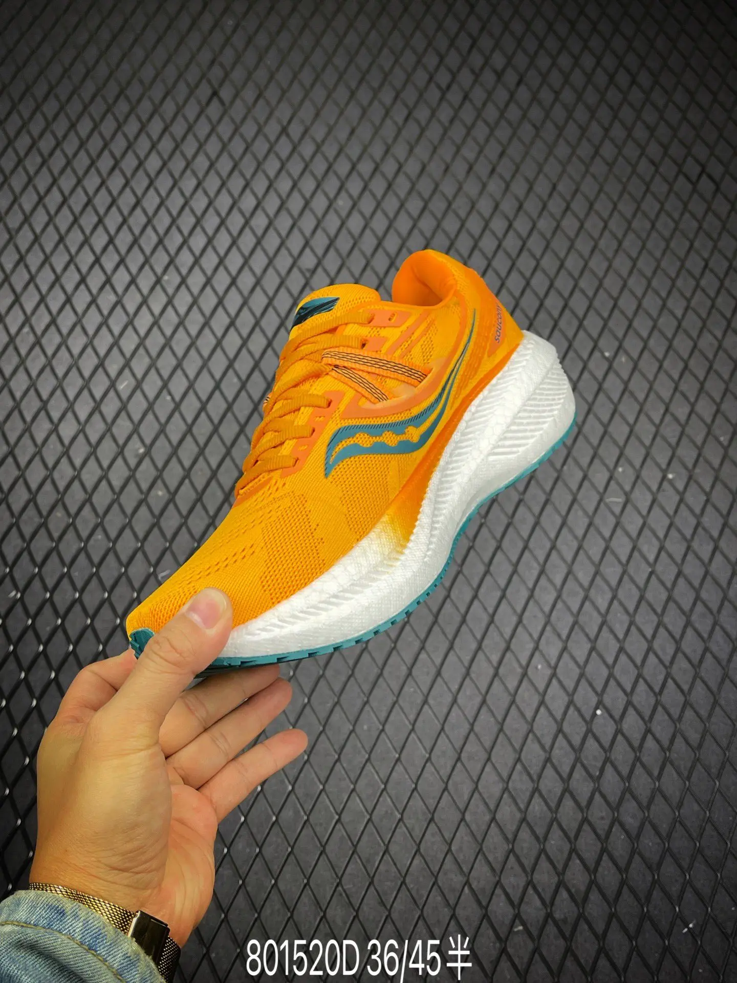 Saucony Triumph 20 Gold Men’s Running Shoe Review: The Ultimate Fake or Replica? | YtaYta