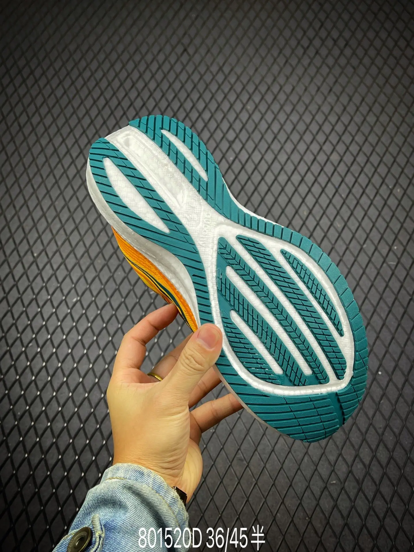 Saucony Triumph 20 Gold Men’s Running Shoe Review: The Ultimate Fake or Replica? | YtaYta