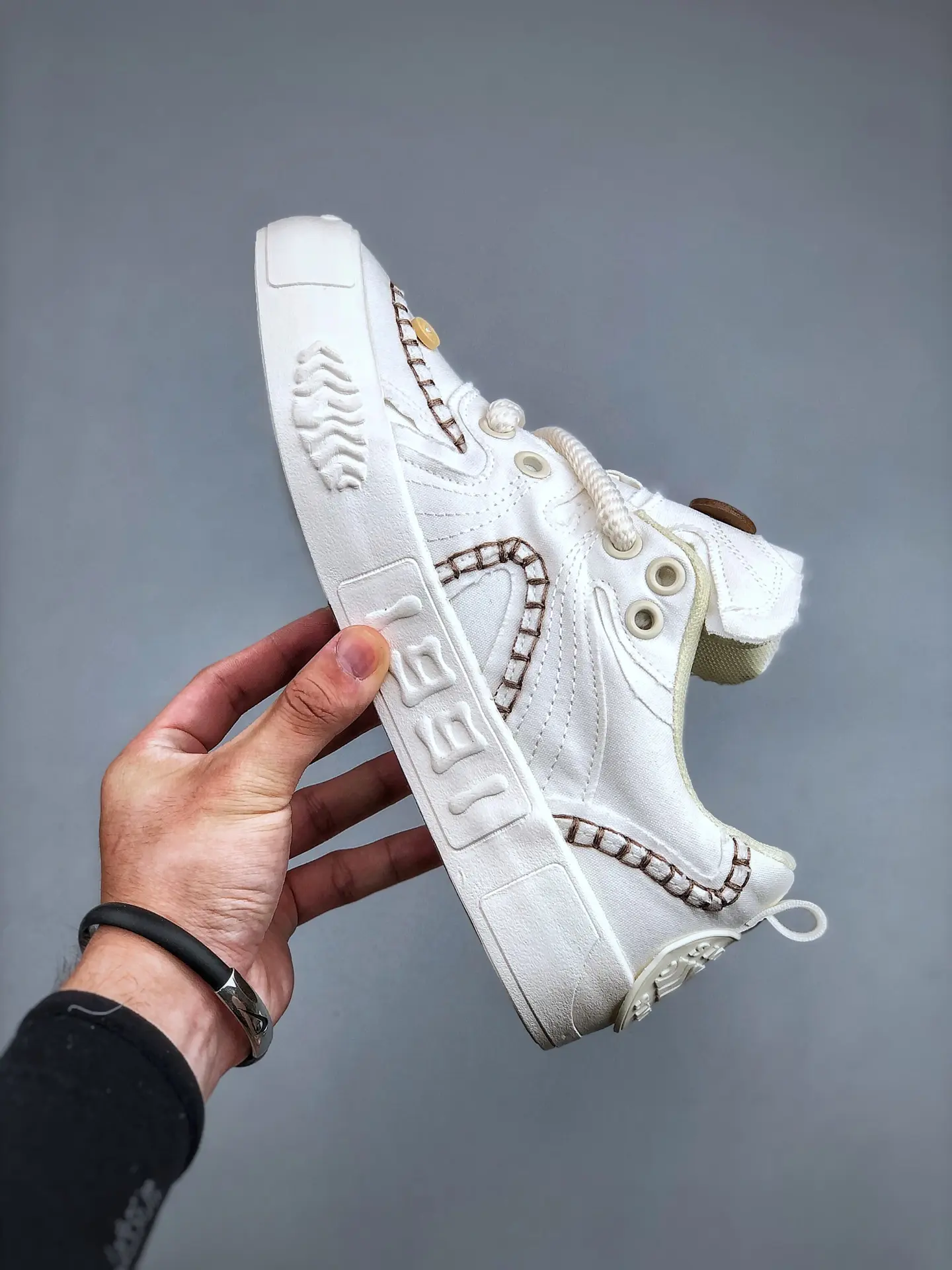 Stylish and Trendy Replica Sneakers - A Comprehensive Guide | YtaYta