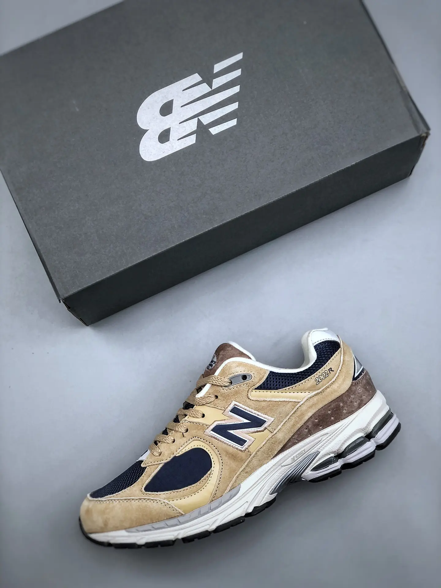 New Balance 2002R Brown Navy Replica: Style and Comfort | YtaYta