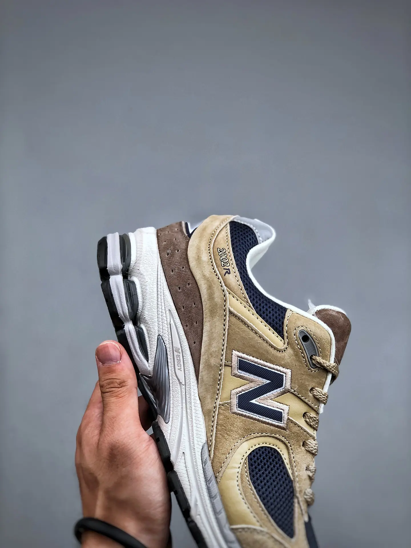 New Balance 2002R Brown Navy Replica: Style and Comfort | YtaYta