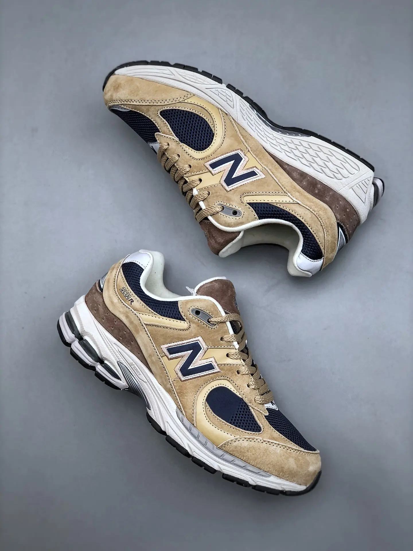 New Balance 2002R Brown Navy Replica: Style and Comfort | YtaYta