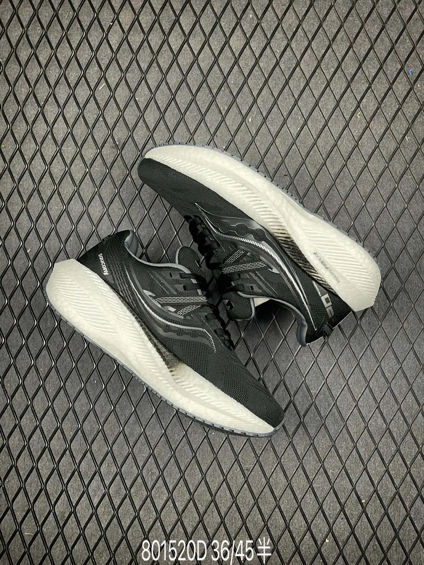 Saucony Triumph 20 Black White Replica - Unveiling the Trendy Knockoff | YtaYta