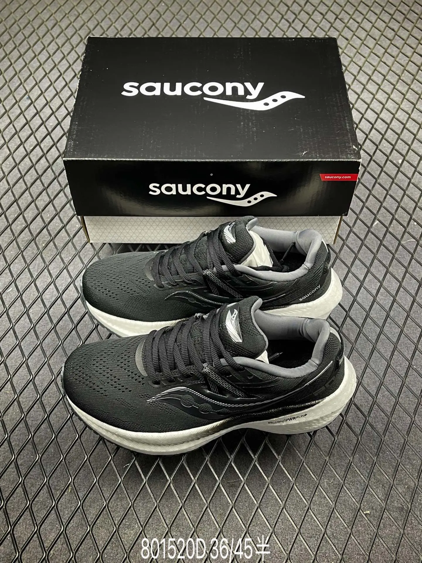 Saucony Triumph 20 Black White Replica - Unveiling the Trendy Knockoff | YtaYta