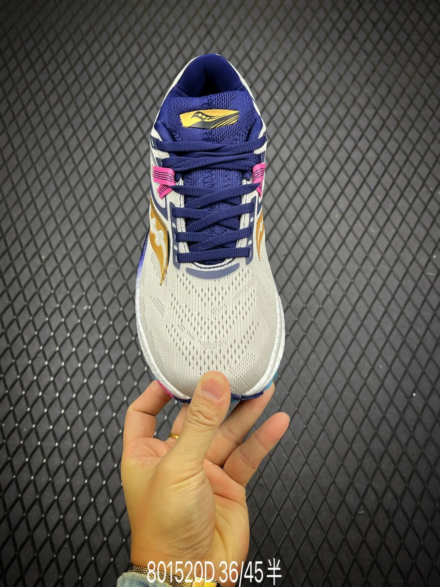 Saucony Triumph 20 Prospect Glass Running Shoes: Authentic vs. Replicas | YtaYta