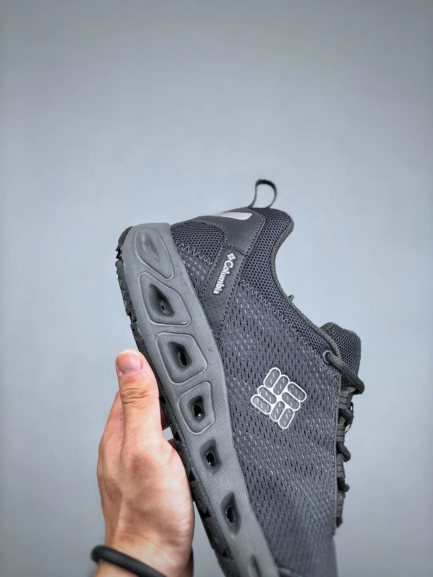 Replica Columbia On Running Women's Cloudmonster Black/Magnet Shoes: An In-Depth Look | YtaYta