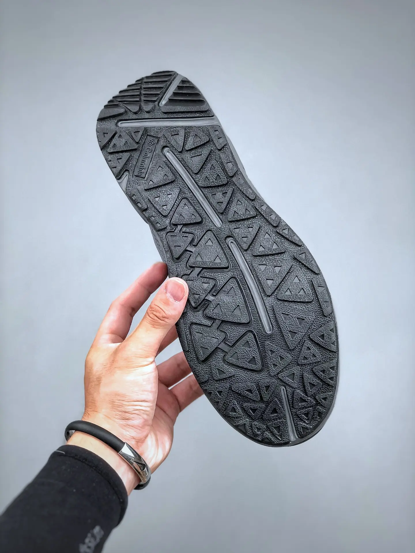 Replica Columbia On Running Women's Cloudmonster Black/Magnet Shoes: An In-Depth Look | YtaYta