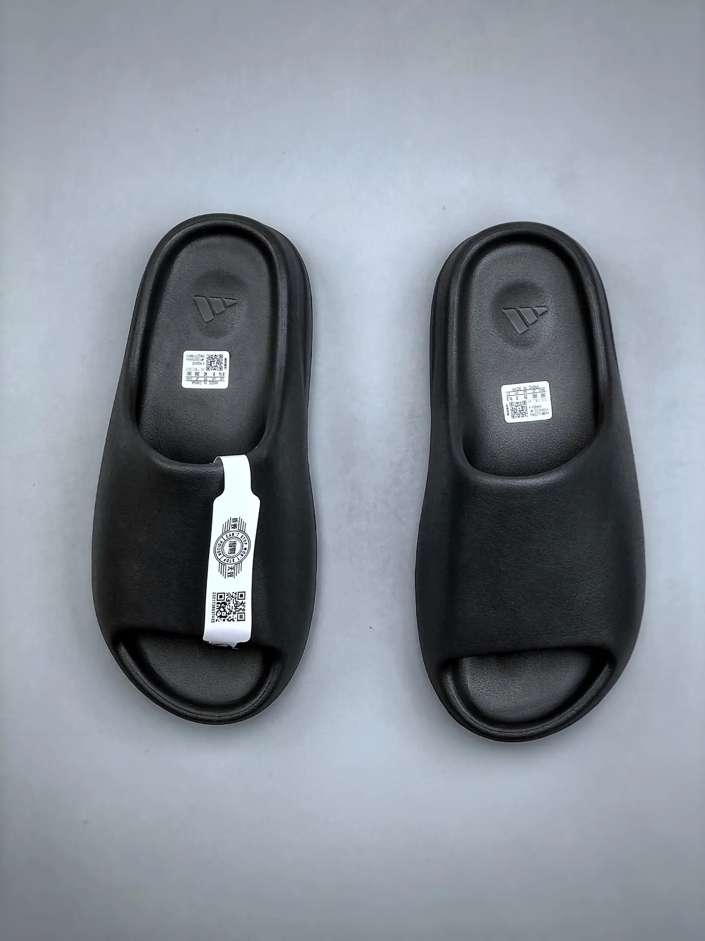 Replica Yeezy Slides and Foam Runners: Onyx, Vermillion, Granite, and More | YtaYta