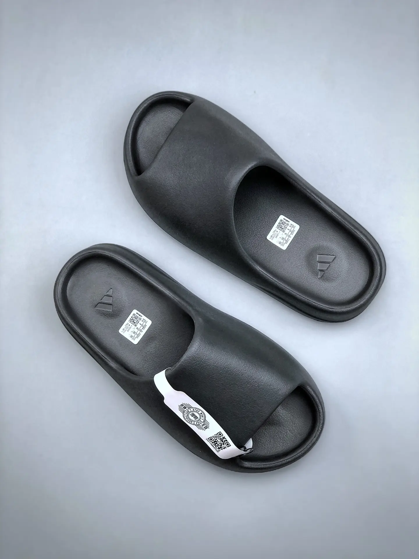 Replica Yeezy Slides and Foam Runners: Onyx, Vermillion, Granite, and More | YtaYta