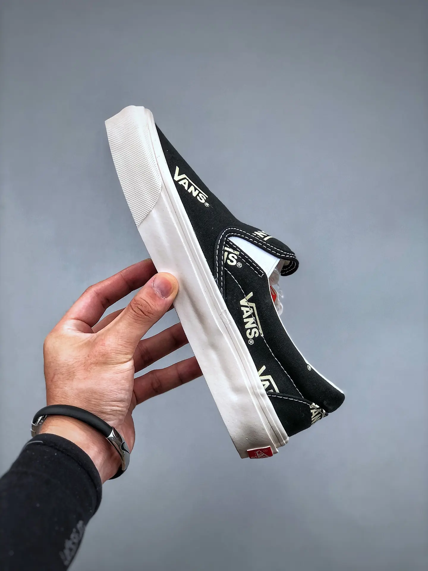 Replica Vans Slip-On Multi-Logo Black: A Comprehensive Review | YtaYta