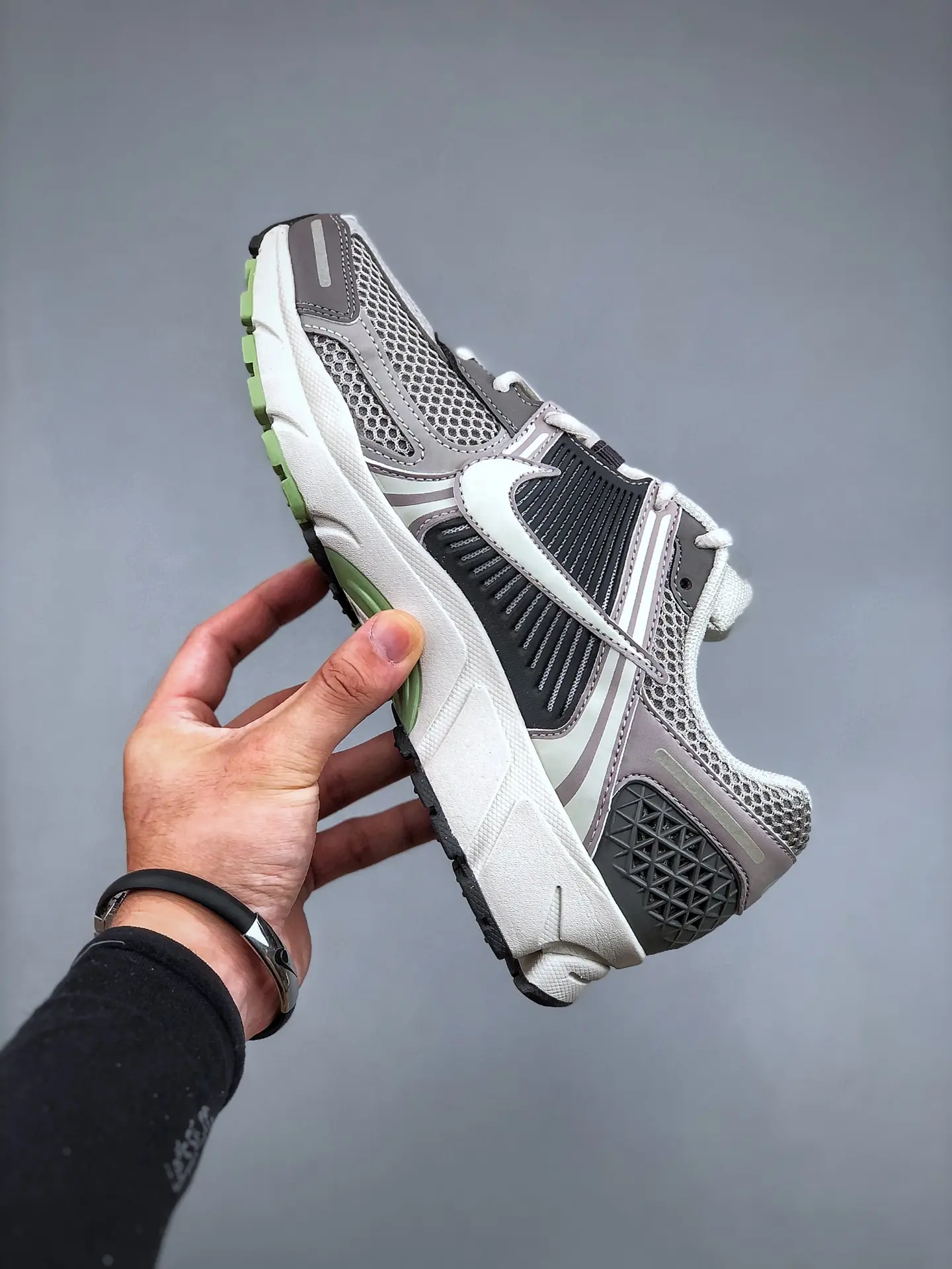 Nike Air Zoom Vomero 5 Cobblestone Gray Review: Authenticity, Style, and Performance | YtaYta