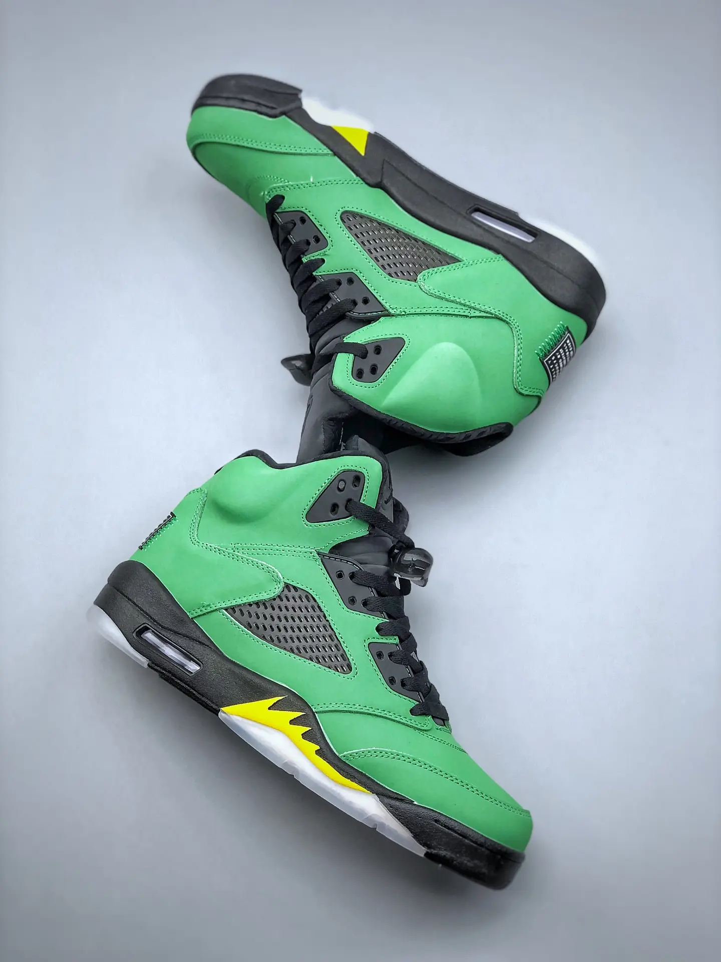 The Bold Appeal of Replica Air Jordan 5 Retro SE Oregon in Apple Green | YtaYta