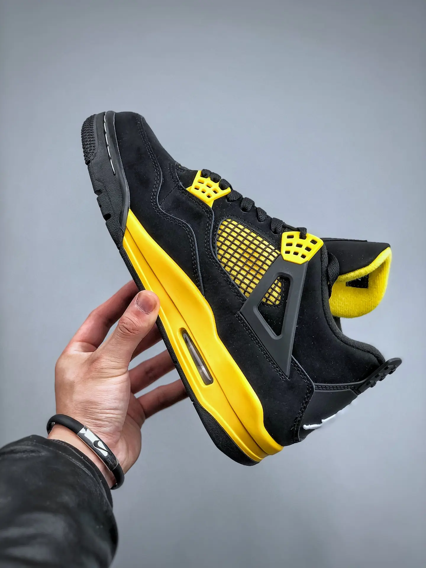 Air Jordan 4 Retro 'Thunder' 2023 - Black/Yellow: Real vs. Replica | YtaYta