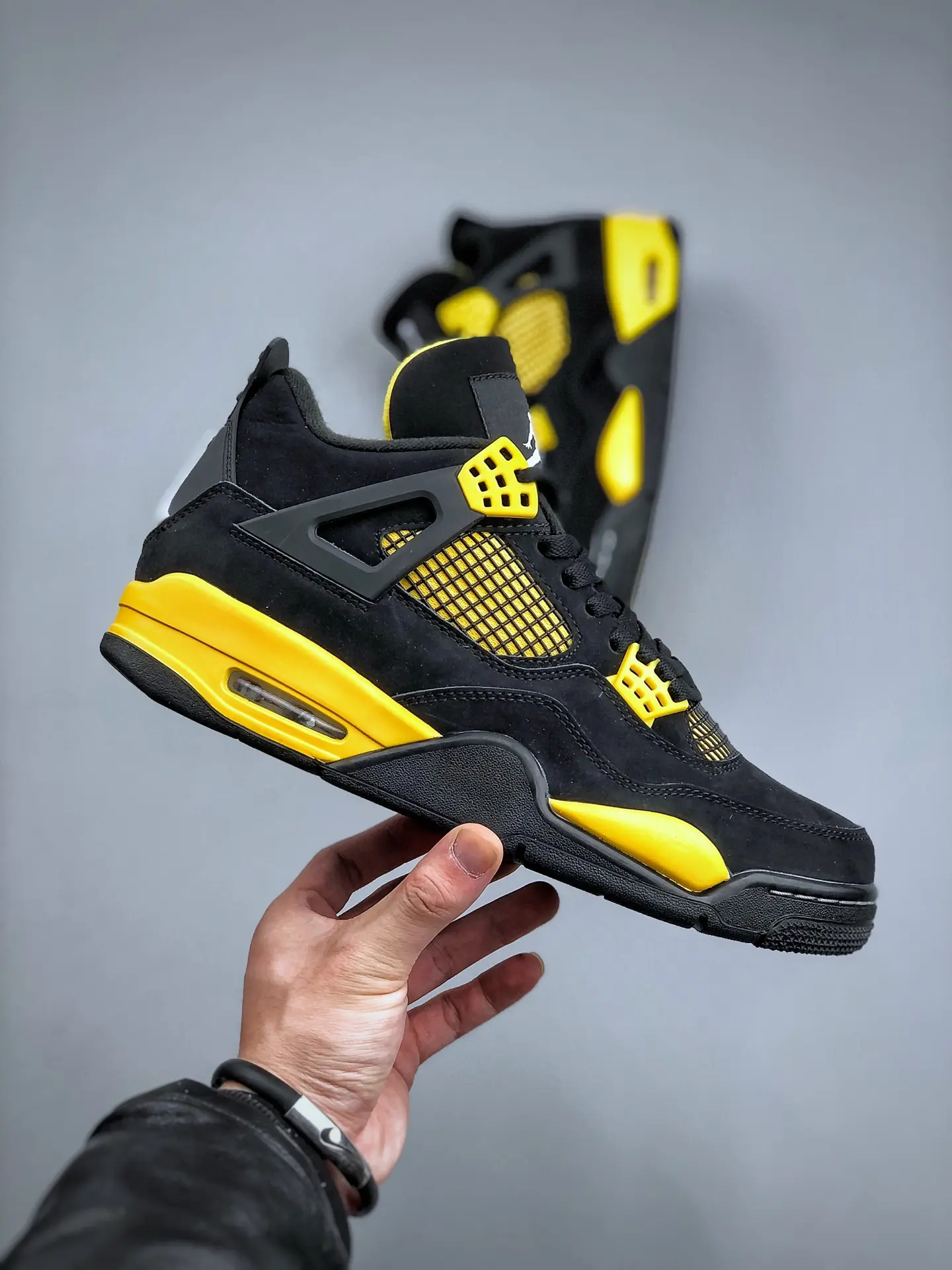 Air Jordan 4 Retro 'Thunder' 2023 - Black/Yellow: Real vs. Replica | YtaYta